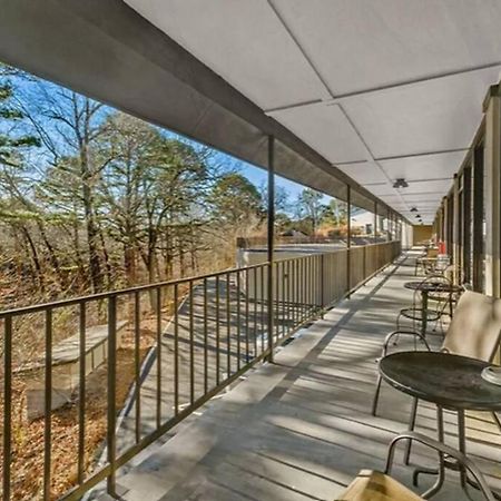 Stonegate Lodge King Bed Wifi 50 In Roku Tv Salt Water Pool Room # 101 Eureka Springs Eksteriør billede
