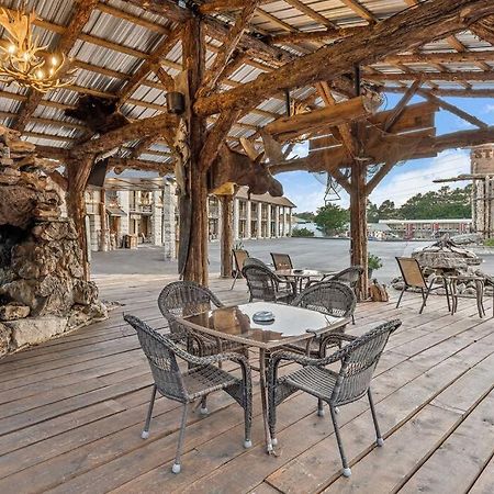 Stonegate Lodge King Bed Wifi 50 In Roku Tv Salt Water Pool Room # 101 Eureka Springs Eksteriør billede
