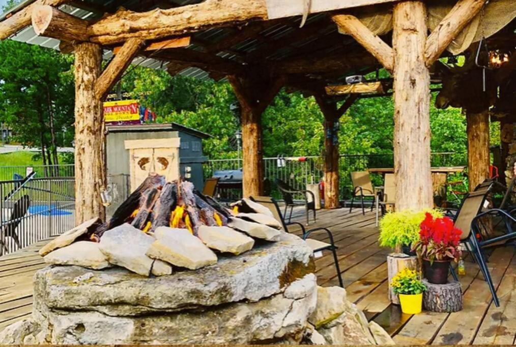 Stonegate Lodge King Bed Wifi 50 In Roku Tv Salt Water Pool Room # 101 Eureka Springs Eksteriør billede