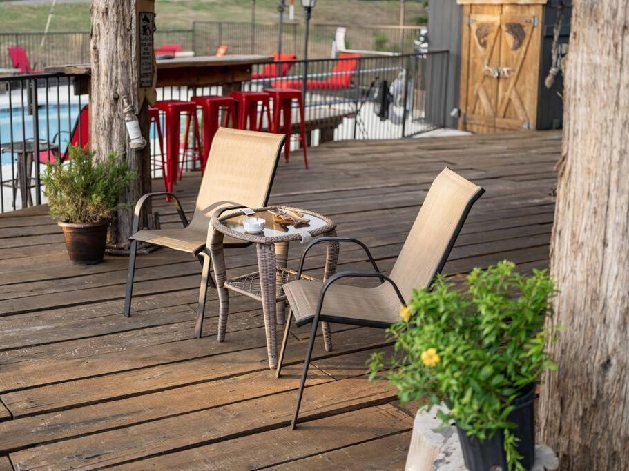 Stonegate Lodge King Bed Wifi 50 In Roku Tv Salt Water Pool Room # 101 Eureka Springs Eksteriør billede