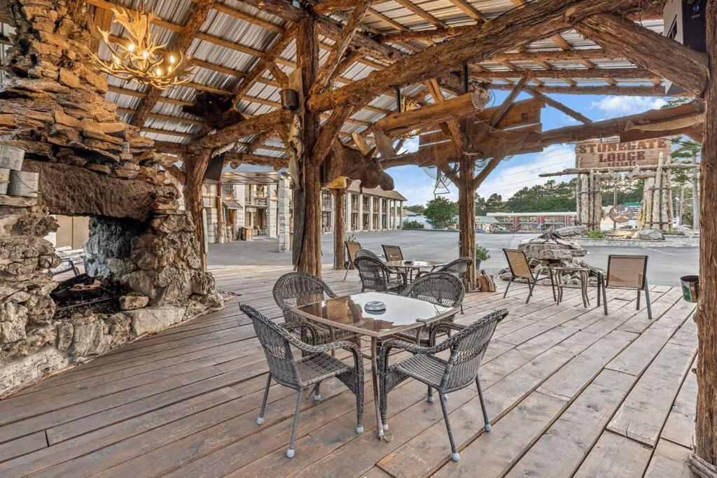 Stonegate Lodge King Bed Wifi 50 In Roku Tv Salt Water Pool Room # 101 Eureka Springs Eksteriør billede