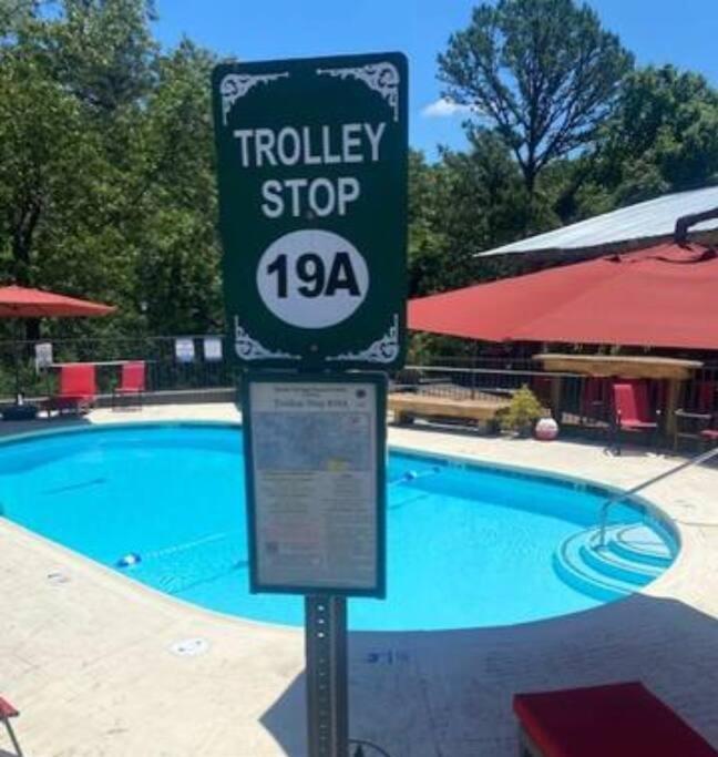 Stonegate Lodge King Bed Wifi 50 In Roku Tv Salt Water Pool Room # 101 Eureka Springs Eksteriør billede