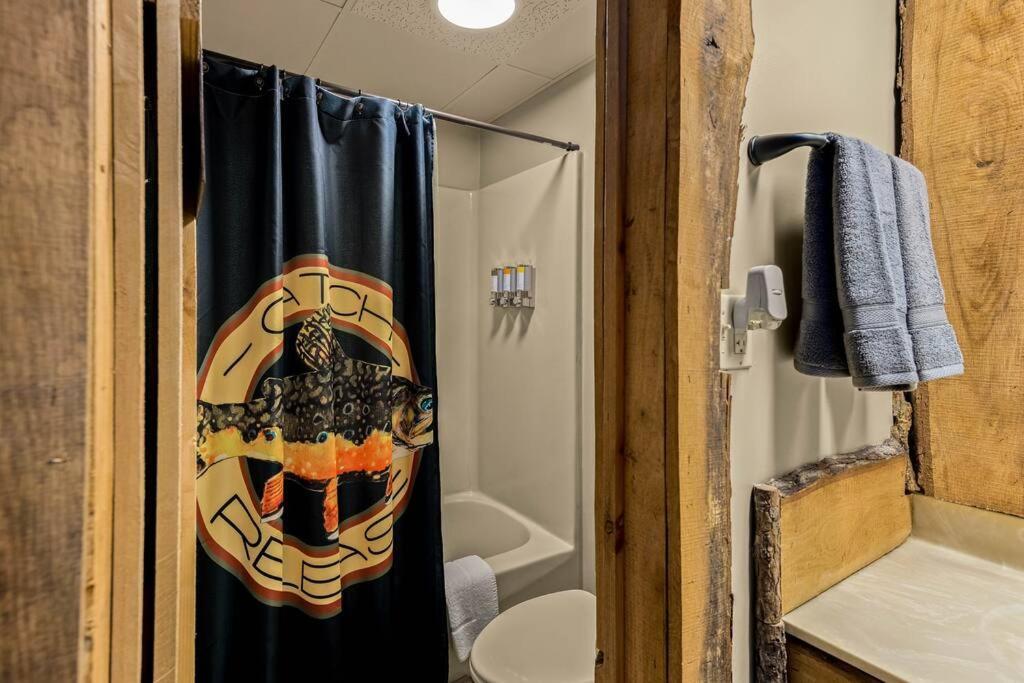 Stonegate Lodge King Bed Wifi 50 In Roku Tv Salt Water Pool Room # 101 Eureka Springs Eksteriør billede
