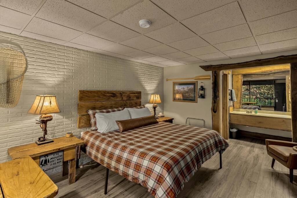 Stonegate Lodge King Bed Wifi 50 In Roku Tv Salt Water Pool Room # 101 Eureka Springs Eksteriør billede