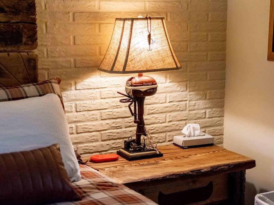 Stonegate Lodge King Bed Wifi 50 In Roku Tv Salt Water Pool Room # 101 Eureka Springs Eksteriør billede