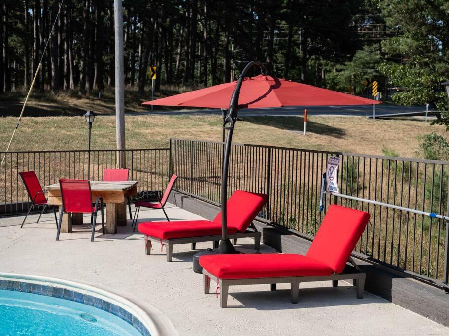 Stonegate Lodge King Bed Wifi 50 In Roku Tv Salt Water Pool Room # 101 Eureka Springs Eksteriør billede